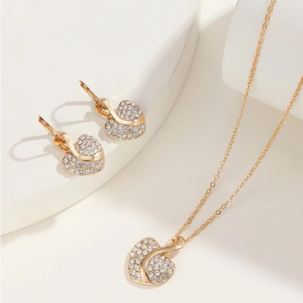 🆕 Gold Heart Necklace & Earrings Set!!!  Brand New!!!!
